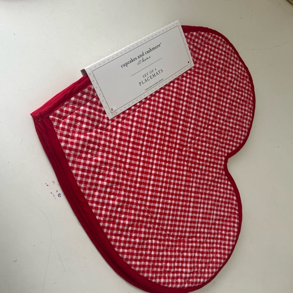 Set of 4 Cupcakes & Cashmere Red Heart Placemat Picnic Style Gingham NEW - Picture 13 of 13